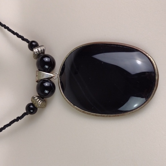 Vintage Style Black & Stone-Bead With Black Stone Like Pendant Feature Necklace - Picture 3 of 10